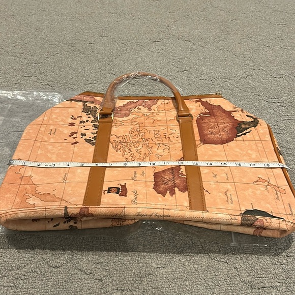 NWT Travel Bag Neoprene Map Print W/Double Handles & Adjustable Strap 19x14x10 - Picture 7 of 9